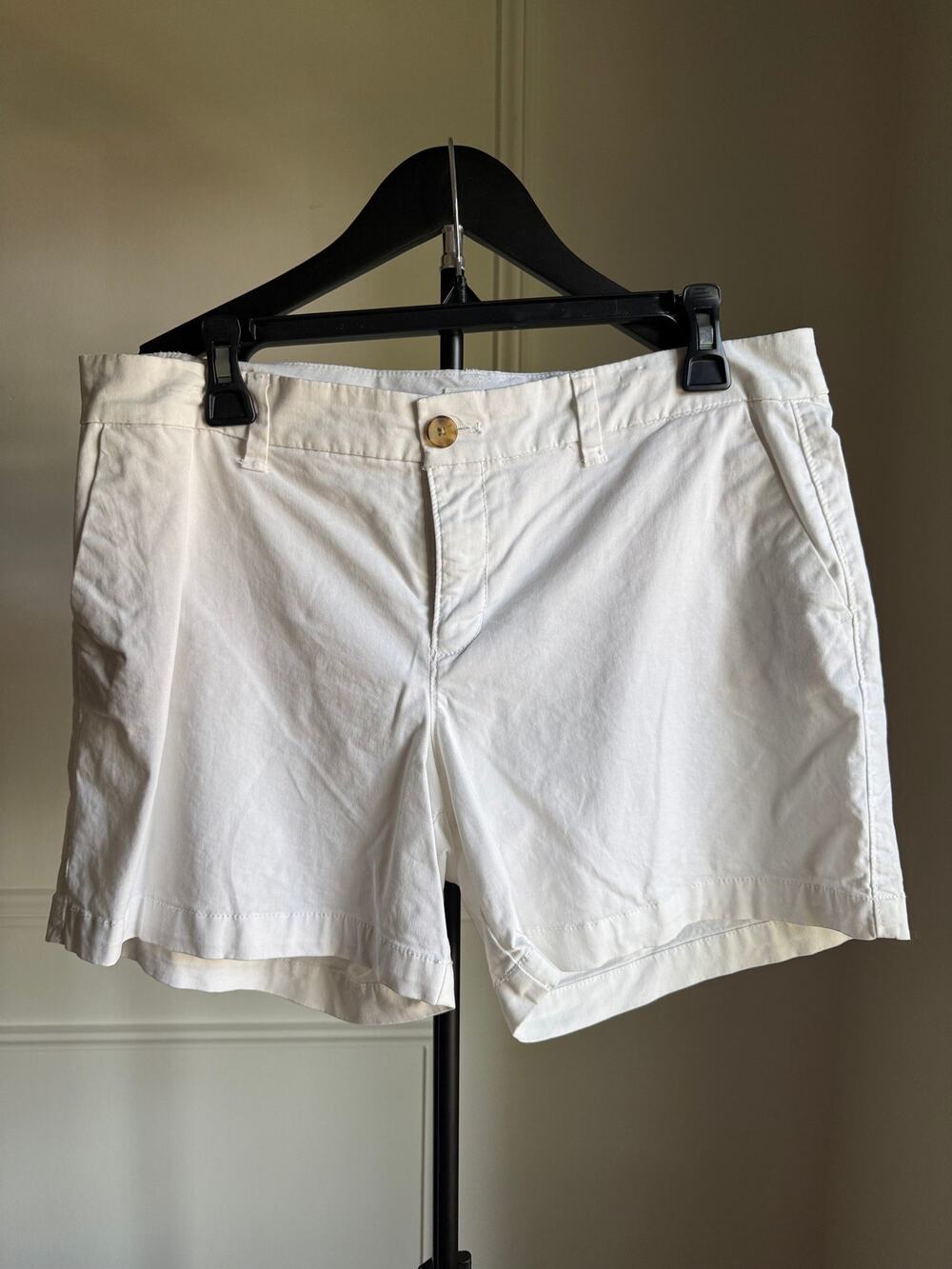 Old Navy White Chino Shorts Women’s Size 10 Classic Preppy Summer